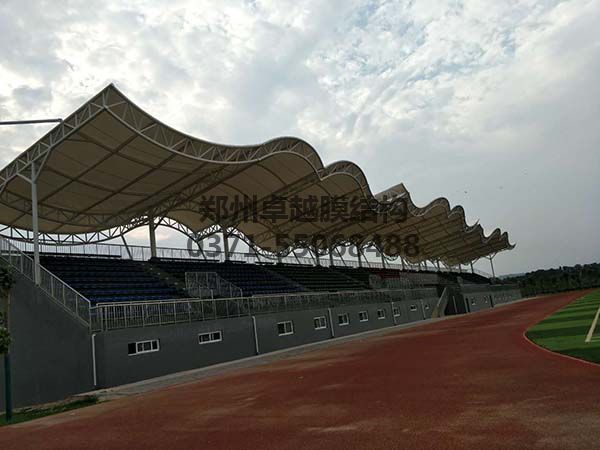 三門峽社會管理學院膜結(jié)構(gòu)看臺罩棚完工照