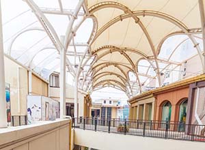 商場(chǎng)屋頂膜結(jié)構(gòu)有哪些特點(diǎn)？