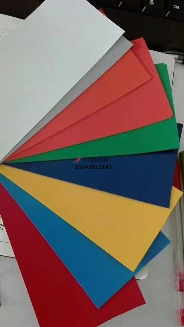 商業(yè)廣場<font color='red'>張拉膜結(jié)構(gòu)</font>景觀搭建