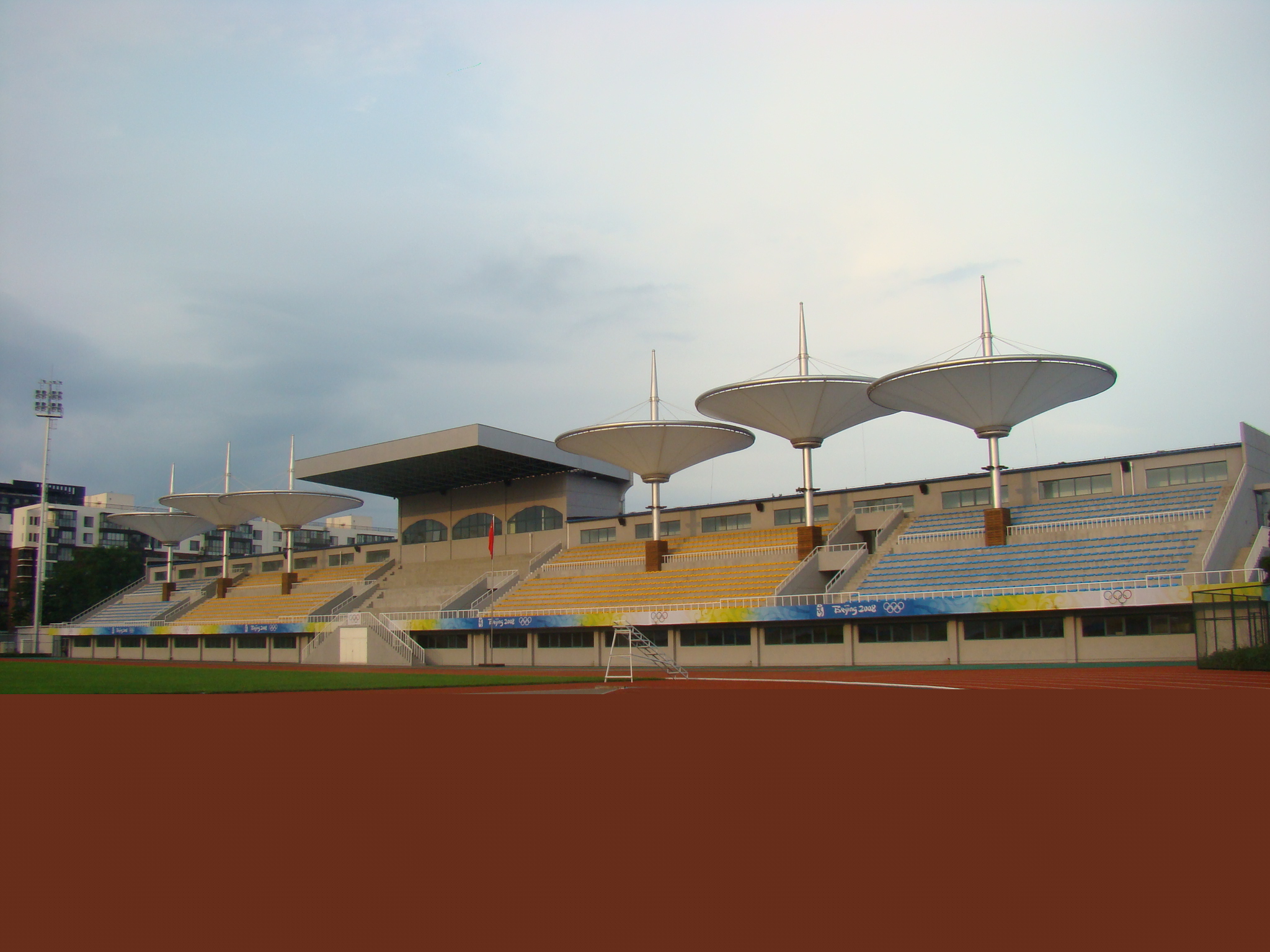 體育場看臺(tái)為什么使用膜結(jié)構(gòu)