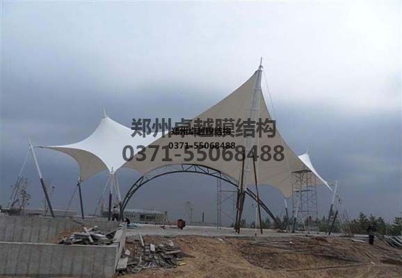 西安張拉膜遮陽棚生產(chǎn)廠家設(shè)計施工【西安外國語大學(xué)張拉膜遮陽棚】等項(xiàng)目